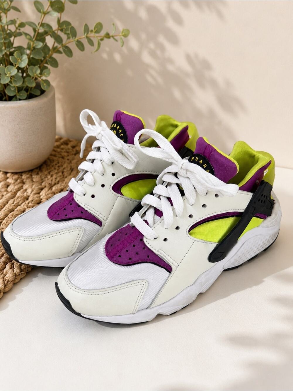 Nike Kids Air Hurache Sneakers Size 6
